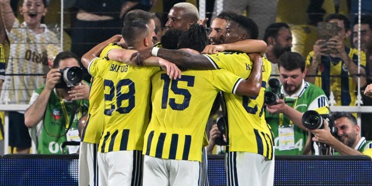 Fenerbahçe, avantajı tek golle elde etti