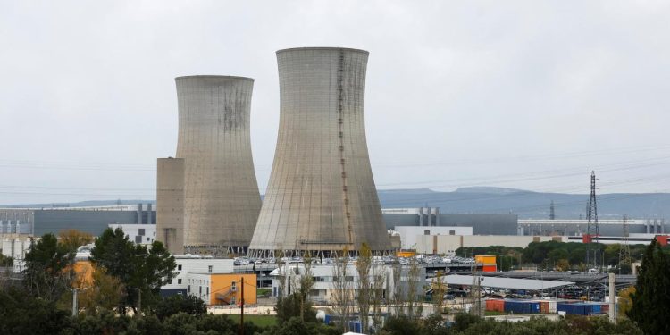 Yüksek sıcaklıkların etkili olduğu Fransa’da 3 nükleer reaktörün faaliyeti askıya alındı