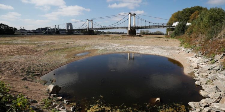 Kuraklığın ciddi boyutlara ulaştığı Fransa’da derelerin yüzde 25’i kurudu
