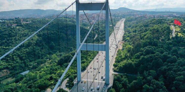 Metrobüs 15 Temmuz’da FSM Köprüsü’nü kullanacak