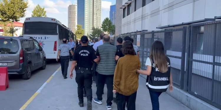 Üsküdar Belediyesi’ne yolsuzluk operasyonunda 6 kişi adliyede