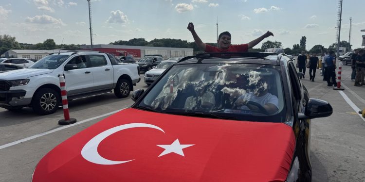 Gurbetçilerin Türkiye’ye gelişleri sürüyor