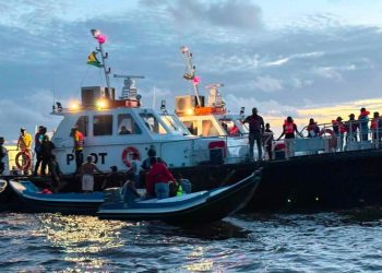 Guyana açıklarında 116 yolcuyu taşıyan feribot alabora oldu