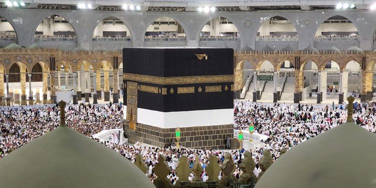 Suudi Arabistan, çok girişli umre vizesi şartlarını ve sağladığı kolaylıkları duyurdu