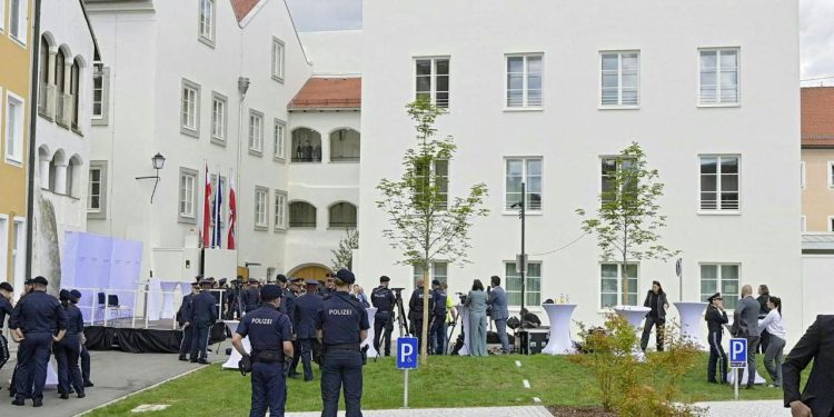 Avusturya, Hitler’in doğduğu evi neo-Nazi ziyaretlerini engellemek için polis karakoluna dönüştürdü