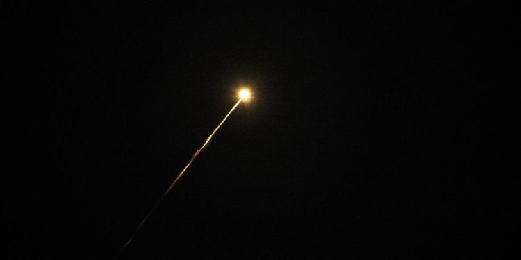 İran'dan bölgedeki ABD üslerine saldırı