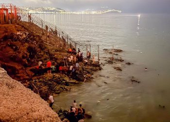 İspanya, son 24 saatte 49 binden fazla kişinin Sebte’ye geçtiğinin düşünüldüğünü bildirdi