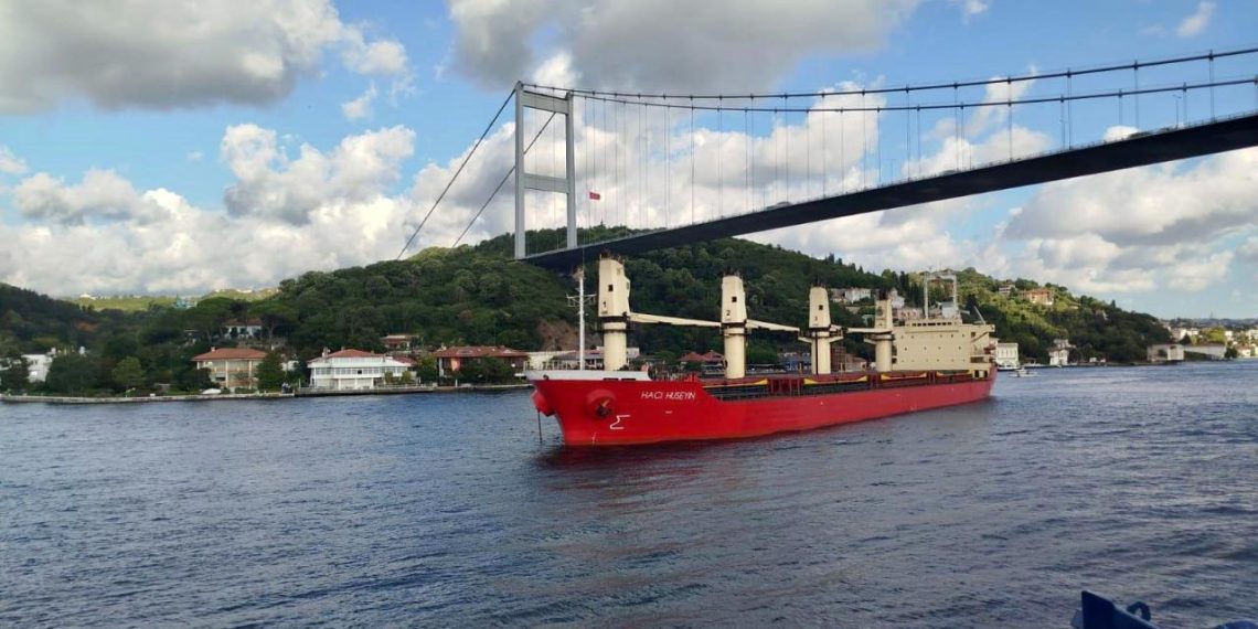 İstanbul Boğazı’nda gemi trafiği askıya alındı