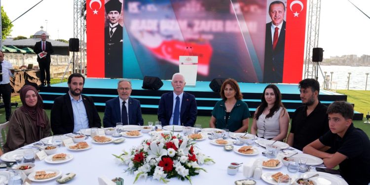İstanbul Valiliğinden 15 Temmuz şehitlerinin aileleri ve gaziler onuruna yemek