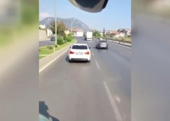 Alanya’da itfaiye aracına yol vermeyen sürücüye 46 bin lira ceza