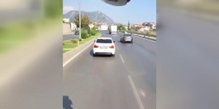 Alanya’da itfaiye aracına yol vermeyen sürücüye 46 bin lira ceza