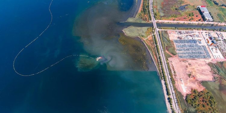 İzmit Körfezi’nde 2,4 milyon metreküp dip çamuru çıkarılacak