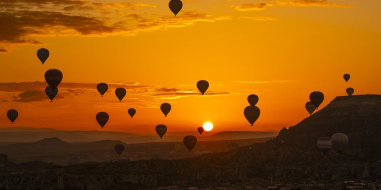 Kapadokya’da 6 ayda 250 bini aşkın turist balon turuna katıldı