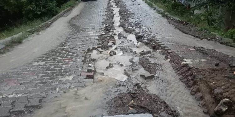 Kastamonu’da sağanak hayatı olumsuz etkiledi