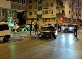 Kayseri’de polis aracının karıştığı kazada 3 kişi yaralandı