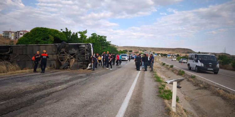 Kırıkkale’de yolcu otobüsü devrildi: 41 yaralı