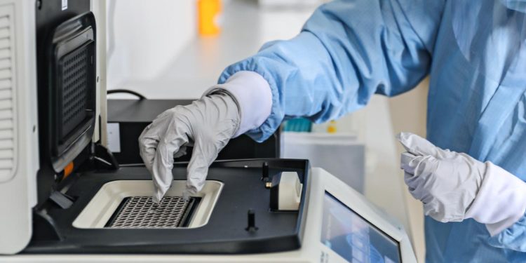İsveç ve İngiltere’den araştırmacılar, parkinson tedavisinde kök hücre naklinin olumlu sonuçlarını paylaştı