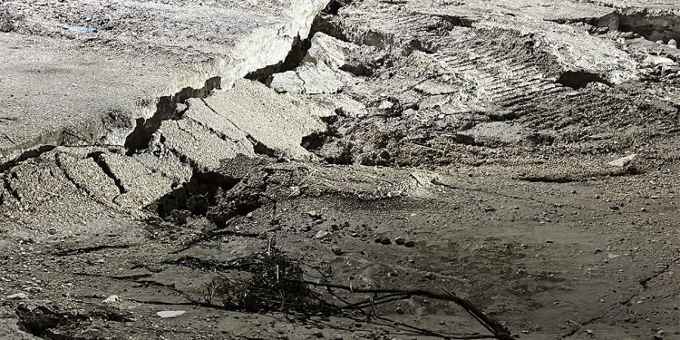 Burdur’da sağanak sonrası köprü yolunda çökme