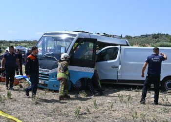 Manisa’da midibüsle panelvan çarpıştı: 1 ölü, 10 yaralı