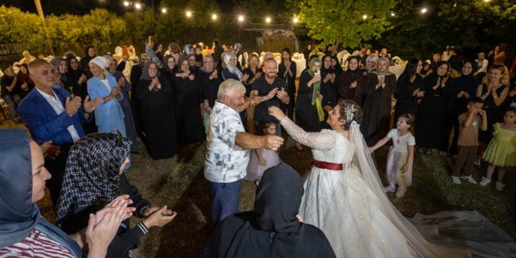 Merve’nin gelinlik hayali için tüm ilçe seferber oldu