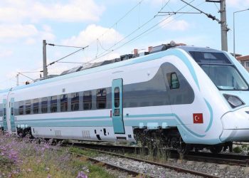 Milli Elektrikli Tren Halkalı-Uzunköprü hattında hizmete başladı