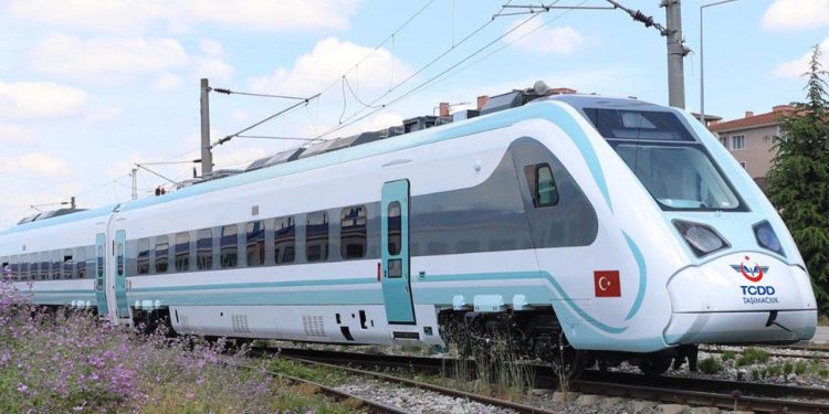 Milli Elektrikli Tren Halkalı-Uzunköprü hattında hizmete başladı