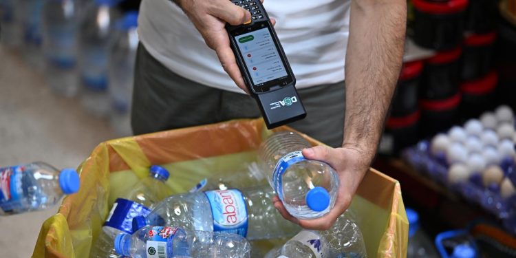 Mahalle esnafı Mobil DOA cihazıyla ambalaj iadesi toplamaya başladı