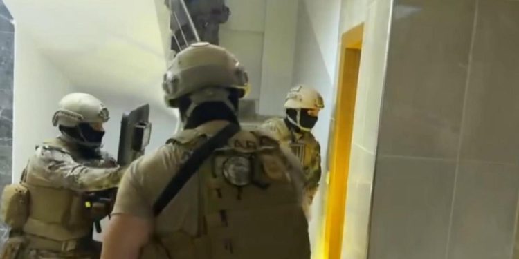 Kırmızı bültenle arananların suç örgütlerine operasyon: 28 gözaltı
