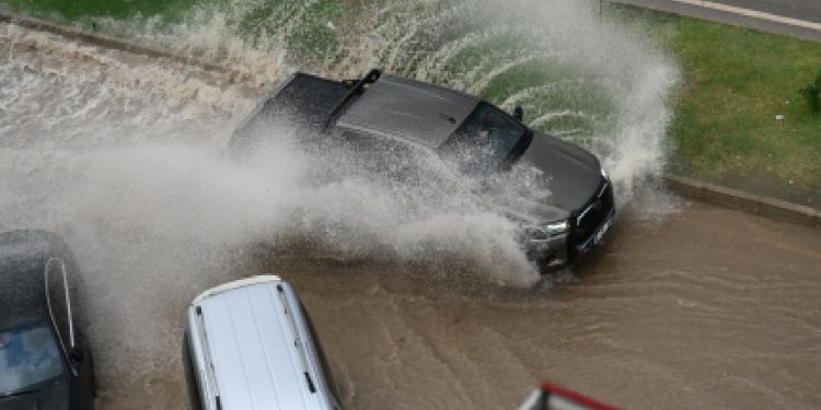 Meteorolojiden 2 kente sarı uyarı: Kuvvetli yağış bekleniyor