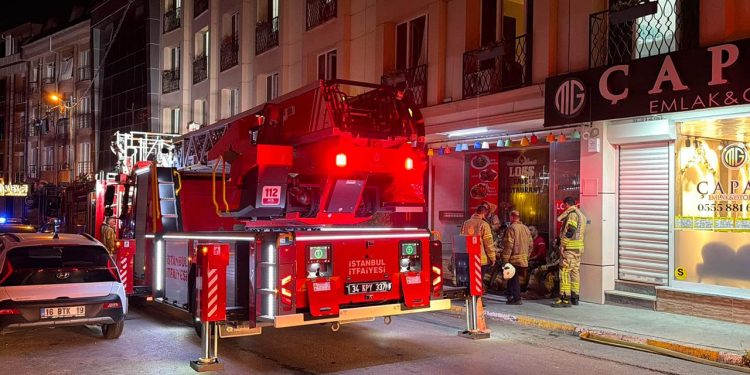 İstanbul’da otel yangını: Mahsur kalanlar itfaiye yardımıyla kurtarıldı
