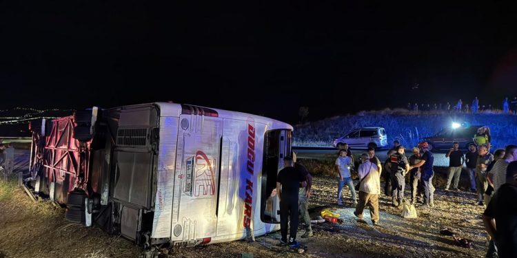Kırıkkale’de otobüs devrildi: 29 kişi yaralandı