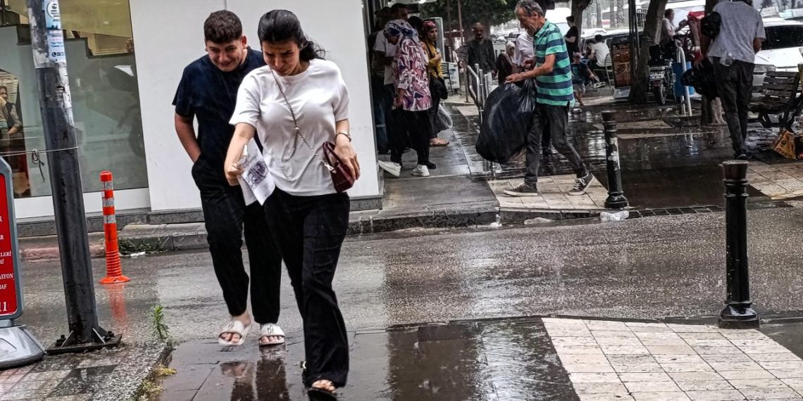 Adana’da temmuzda sağanak yağış