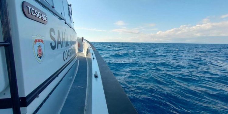 Denizde sürüklenen 1’i bebek 5 kişi kurtarıldı