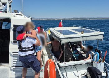İzmir ve Aydın açıklarında teknelerde rahatsızlanan 2 kişiye tıbbi tahliye