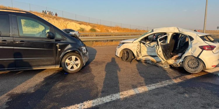 Şanlıurfa’da otomobil ile minibüs çarpıştı: Ölü ve yaralılar var
