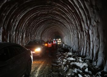 Tatvan Çevre Yolu’nun gelecek yıl tamamlanması hedefleniyor