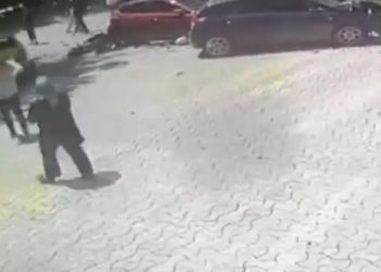 Anne ile kızına 112 kilometre hızla çarpmış