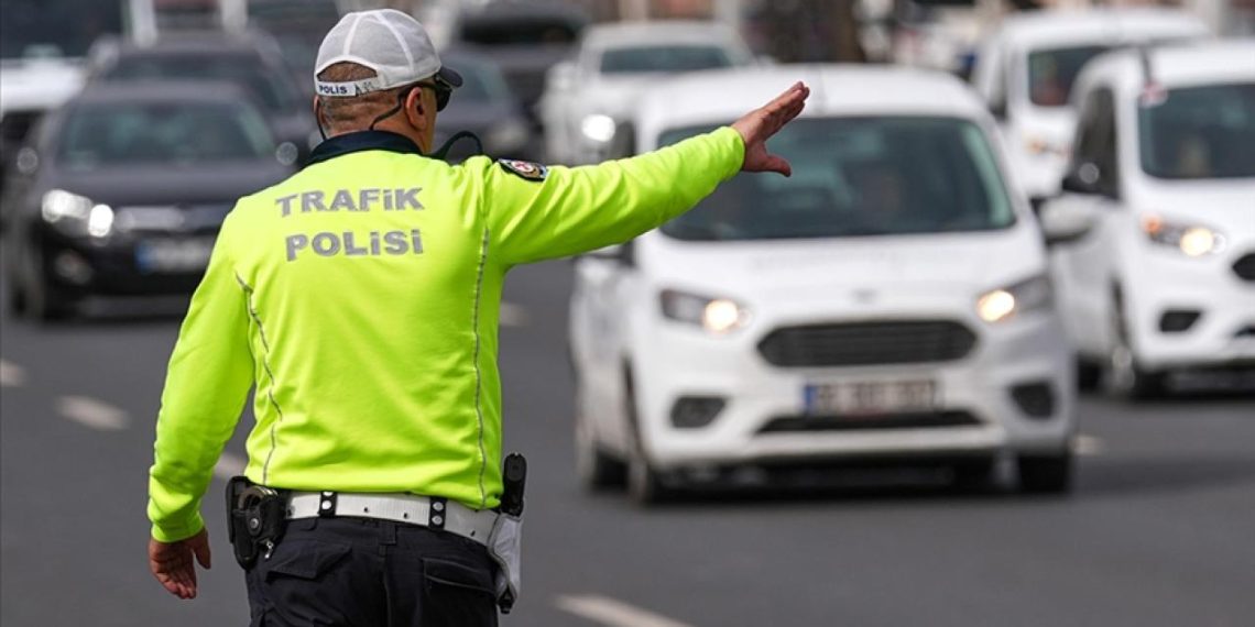 Trafikte asayiş olayları yarı yarıya azaldı