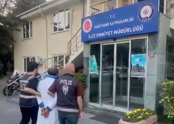 Türk bayrağını yere atan şüpheli yakalandı