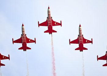 Başkent semalarında “Türk Yıldızları” uçuşu heyecanı