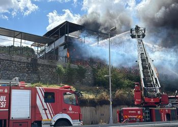 İstanbul Maltepe’de 2 katlı restoranda yangın