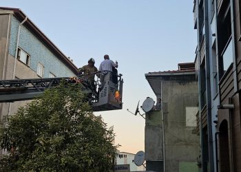 İstanbul’da 5 katlı binada çıkan yangın korkuttu