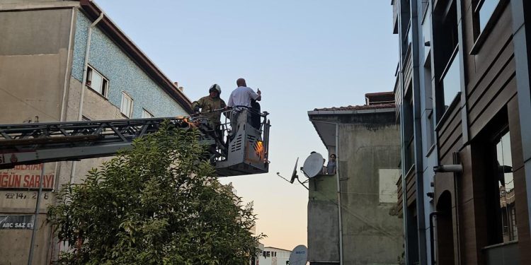 İstanbul’da 5 katlı binada çıkan yangın korkuttu