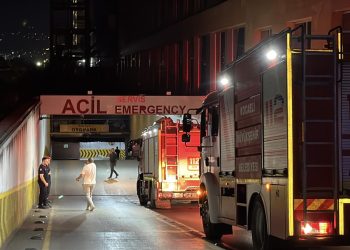 Kocaeli’de özel hastanenin yoğun bakım ünitesinde yangın: 2 kişi dumandan etkilendi
