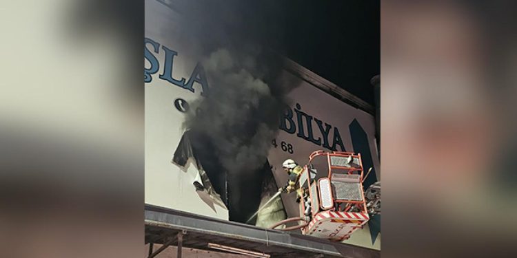 Bursa’da mobilya fabrikasını alevler sardı