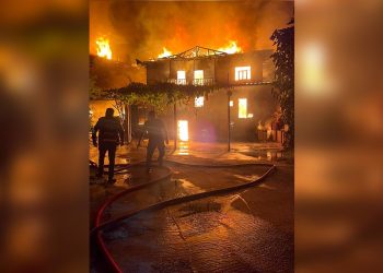 Bilecik’te yangın iki evi küle çevirdi