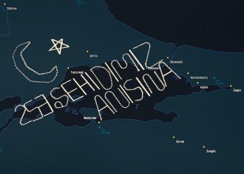 Şehitlerin anısına gökyüzüne yazı yazıldı