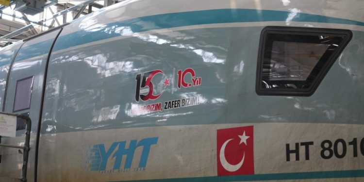 15 Temmuz’un yıl dönümünde YHT özel logoyla sefer yapacak