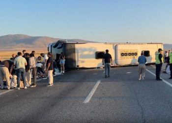 Kütahya’da yolcu otobüsü devrildi: 31 yaralı