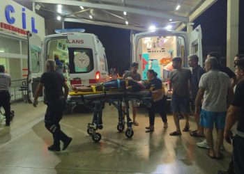 Adana’da iki otomobil çarpıştı: 4 yaralı